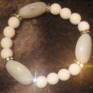 White pearl bracelet